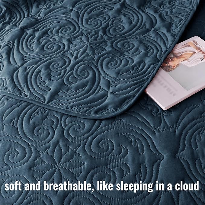 Exclusivo Mezcla Quilts Queen Size Bedding Set with 2 Pillow Shams, Lightweight Navy Blue Full Queen Quilt Bedspread with Vintage Damask Pattern, Soft Bedspreads Coverlets for All Seasons