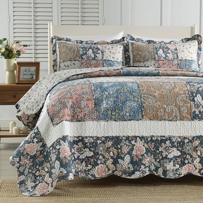 Yvooxny 3-Piece Quilt Set Queen Size Quilted Bedspread Reversible Country Style Blue Floral Paisley Real Patchwork Bedding Quilt Set with Ruffles with Pillowcases for All Seasons, 98 * 90 Inches