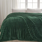 NEWCOSPLAY Super Soft Twin Blanket Dark Green Premium Silky Flannel Fleece 3D Ribbed Jacquard Lightweight Bed Blanket All Season Use (Dark Green Ribbed, Twin(60"x80"))