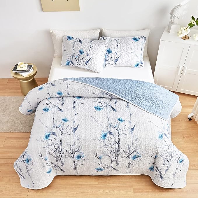 Flysheep Botanical Quilt Set 2 Pieces Twin Size, Blue Flower Branch on White Reversible Bedspread Coverlet Set, Soft Microfiber Lightweight Bed Cover for Kids (68" x 86", 1 Quilt+ 1 Pillow Sham)