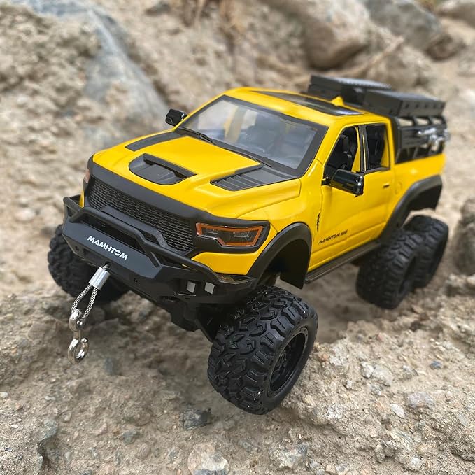 Pickup Truck Toy 1/24 Diecast Trucks Mammoth Model Car Kits,Metal Toy Truck Suitable for Kids and Car Collection,Pull Back Cars with Light and Sound,Trucks for Kids Ages 4-8（Yellow）