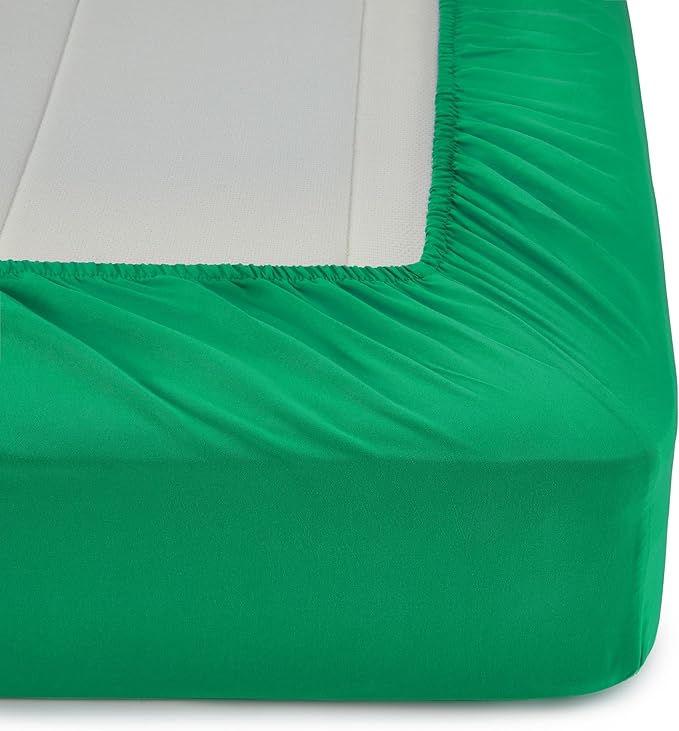 Amazon Basics 2 Piece Microfiber Kid's Bed-in-a-Bag Bedding Set, Toddler, Green, Solid