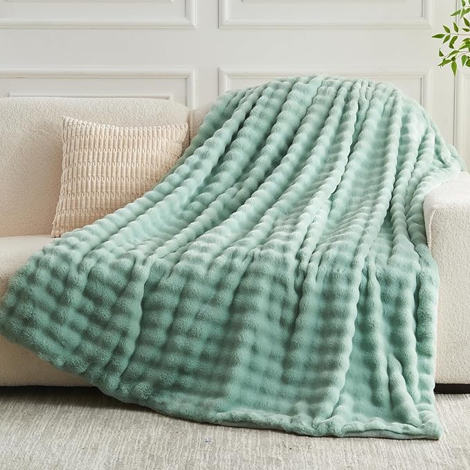 NEWCOSPLAY Faux Fur King Blanket Sage Green Bubble Blanket Thick Warm Soft for Couch Sofa Bed 550GSM (New Sage Green, King(90"x110"))
