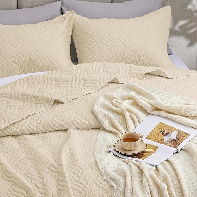 Love's cabin King Size Quilt Bedding Set Camel Bedspreads - Bed Summer Lightweight Bedspread Comforter - Wave Pattern Bedding Coverlet for All Season - 3 Pieces (1 Quilt, 2 Pillow Shams)