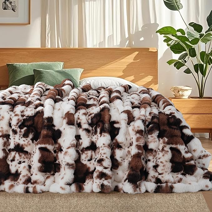 Touchat Cow Print Blanket for Couch, Faux Fur Throw Blanket, Super Heavy Warm Cozy Blankets for Bed Sofa, Bubble Plush Fuzzy Soft Mink Blanket for Living Room Bedroom, Cow Brown
