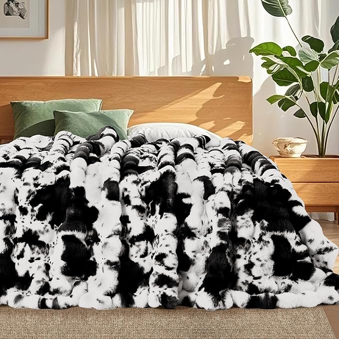 Touchat Cow Print Blanket for Couch, Faux Fur Throw Blanket, Super Heavy Warm Cozy Blankets for Bed Sofa, Bubble Plush Fuzzy Soft Mink Blanket for Living Room Bedroom, Cow Black