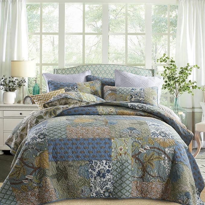 Yvooxny California King Quilt Set - Bohemian Farmhouse Patchwork Floral Pattern, Reversible Green, 110 x 118 Inch Quilt + 2 Pillowcases