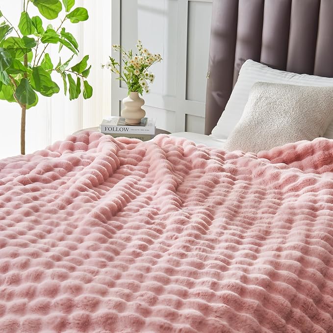 NEWCOSPLAY Faux Fur Twin Blanket Pink Bubble Blanket Thick Warm Soft for Couch Sofa Bed 550GSM (Pink, Twin(60"x80"))