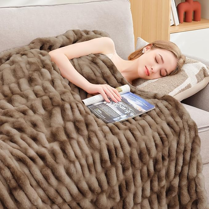 Ultra Soft Luxury Faux Fur Throw Blanket for Counch,Fuzzy Fluffy Plush Warm Cozy Elegant Wrinkled Blanket for Sofa Bedroom Living Room,（50"x60",Tie-dye Coffee）