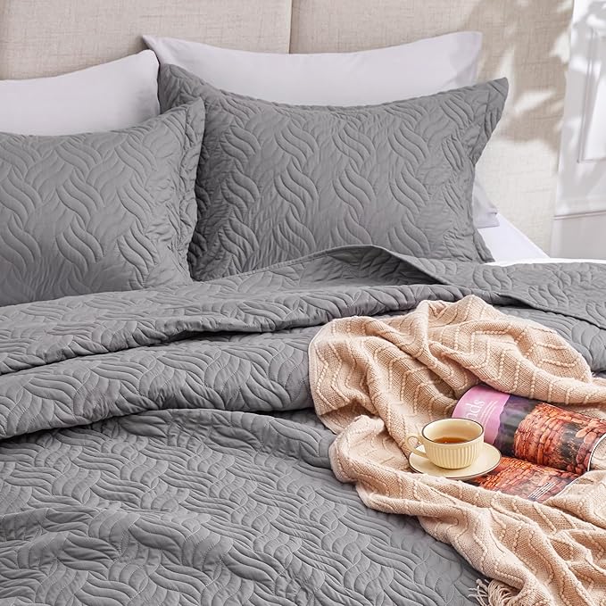 Love's cabin Quilts for Queen Bed Grey Bedspreads Bedding Set - Summer Lightweight Bedspread Comforter - Wave Pattern Bedding Coverlet for All Season - 3 Pieces (1 Quilt, 2 Pillow Shams)