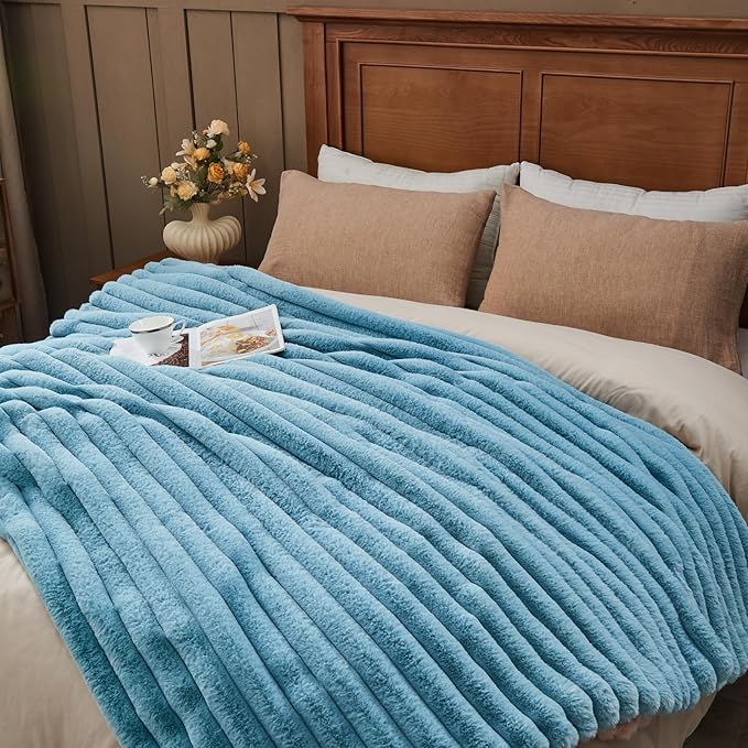 NEWCOSPLAY Faux Fur Throw Blanket Blue 3D Ribbed Plush Thick Warm Blanket for Couch Sofa Bed 850GSM (Blue Ribbed, Throw(50"x60"))