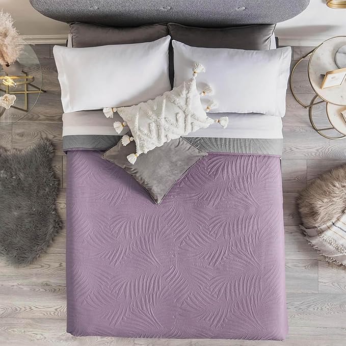 Vianney King Size Comforter Novo Mallow Bedding Reversible Lightweight Quilt Blanket 110x93 Inches Soft Cozy Throw for Couch or Bed in Light Purple and Light Grey with Palm Leaf Quilt Pattern