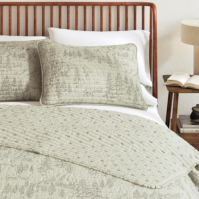 Great Bay Home King Reversible Rustic Lodge Bear Bedspread Quilt with Shams - All Season Cabin Coverlet Bedding Set (Includes 1 Quilt, 2 Pillow Shams)