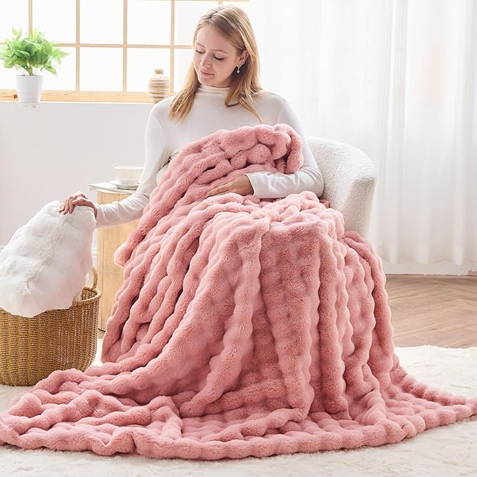 NEWCOSPLAY Faux Fur King Blanket Pink Bubble Blanket Thick Warm Soft for Couch Sofa Bed 550GSM (Pink, King(90"x110"))