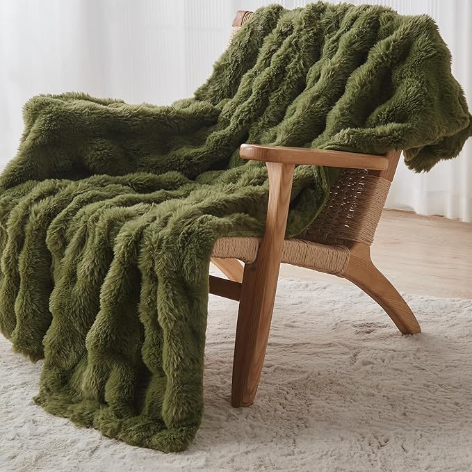 Lotus Karen Faux Fur Throw Blanket Dark Green - 800 GSM Bubble Rabbit Fluff Blanket for Couch Bed Sofa,Softest Fluffy Fuzzy Cozy Blanket,Thick Furry Plush Shaggy Warm Blankets for Women,60x80 Inches