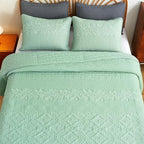 EVENHUG Floral Embroidered Quilt Set Queen Size 3 Piece Bedding Set Reversible Farmhouse Bedspread Coverlet with 2 Pillow Shams Lightweight Soft Bed Cover for All Season(92"X 96",Green)