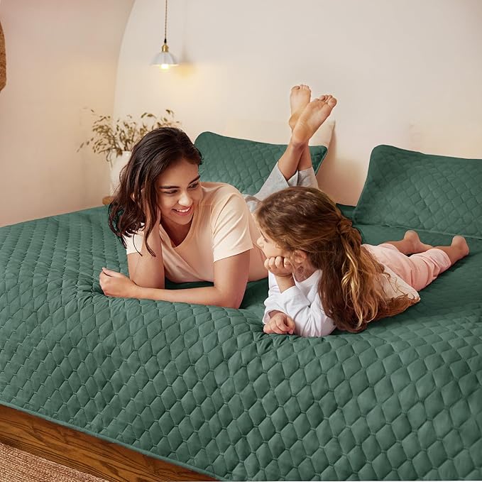 Exclusivo Mezcla Reversible Twin Quilt Bedding Set with Pillow Sham, Lightweight Quilts Twin Size, Soft Bedspreads Bed Coverlets for All Seasons - (Dark Green, 68"x88")