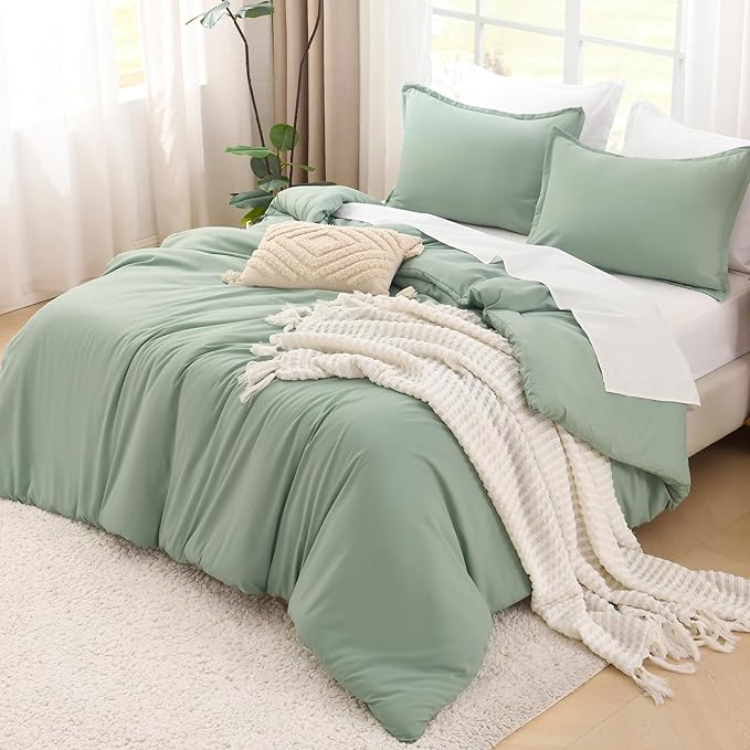 Litanika Oversized King Comforter Set 120x98, 3 Pieces Sage Green Lightweight Solid Bedding Set, All Season Fluffy Bed Set Quilt Blanket (1 Comforter & 2 Pillowcases)