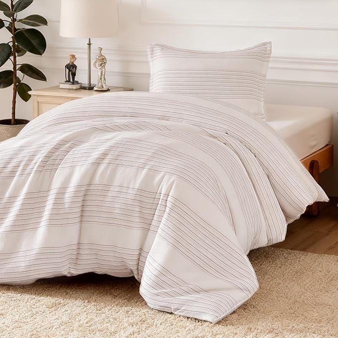 Amazon Basics Waffle Weave Microfiber 2-Piece Duvet Cover Set, Includes 1 Duvet Cover and 1 Pillow Sham, Twin, Pink Striped