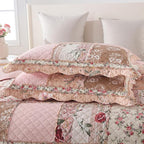 Yvooxny Quilts Queen Size Patchwork Pink Floral Quilt Set Vintage Shabby Chic Botanical Floral Quilted Bedspread 3-Piece Quilt Set with Ruffle for All Seasons, Queen Size, 98 * 90 Inches