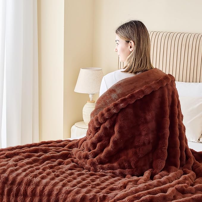 NEWCOSPLAY Faux Fur Twin Blanket Burnt Orange Bubble Blanket Thick Warm Soft for Couch Sofa Bed 550GSM (Burnt Orange, Twin(60"x80"))