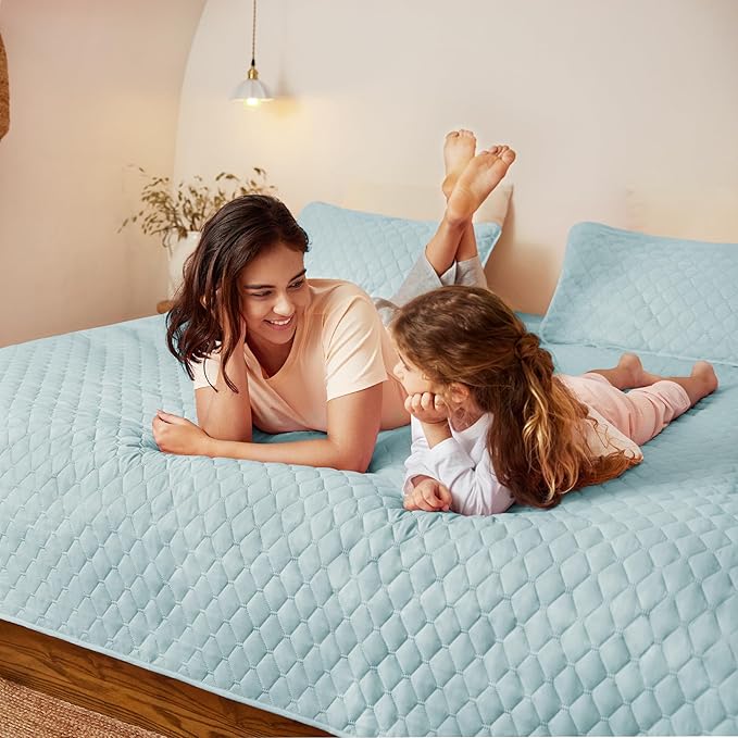 Exclusivo Mezcla Reversible King Size Quilt Bedding Set with Pillow Shams, Lightweight Quilts King Size, Soft Bedspreads Bed Coverlets for All Seasons - (Light Blue, 104"x96")