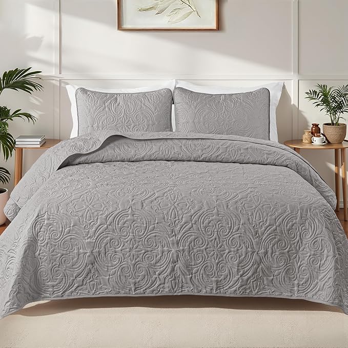 Exclusivo Mezcla Twin Quilt Bedding Set with 1 Pillow Sham, Lightweight Light Grey Twin Size Quilt Bedspread with Vintage Damask Pattern, Soft Bedspreads Coverlets for All Seasons