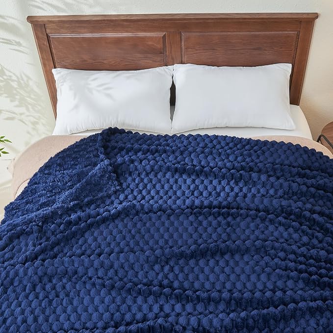NEWCOSPLAY Super Soft King Blanket Dark Navy Premium Silky Flannel Fleece 3D Clouds Stylish Jacquard Lightweight Bed Blanket All Season Use 350GSM (Dark Navy, King(90"x110"))