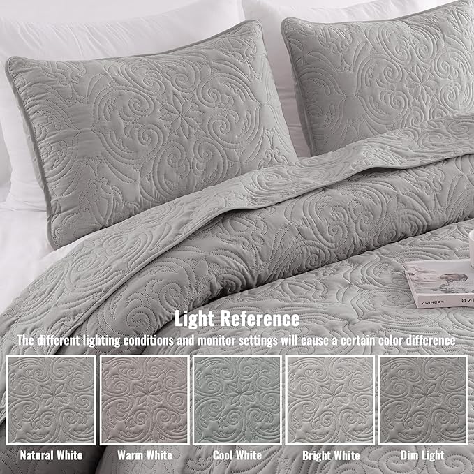 Exclusivo Mezcla Quilt Set Oversized King Size with 2 Pillow Shams, Lightweight Light Grey Quilts with Vintage Damask Pattern, Soft Cal King Bedspreads Coverlets Bedding Set for All Seasons