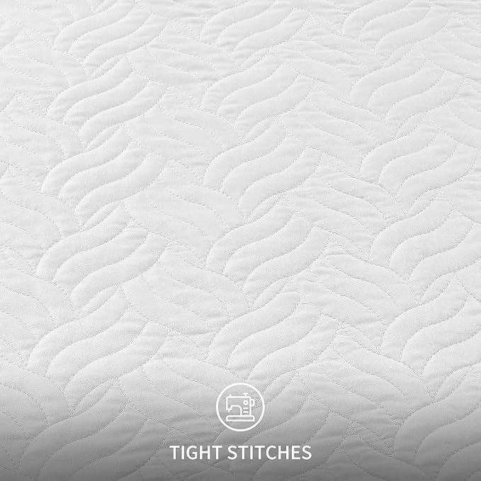 Love's cabin King Size Quilt Set White Bedspreads - Soft Bed Summer Lightweight Bedspread Comforter - Modern Style Wave Pattern Coverlet for All Season - 3 Pieces (1 Quilt, 2 Pillow Shams)