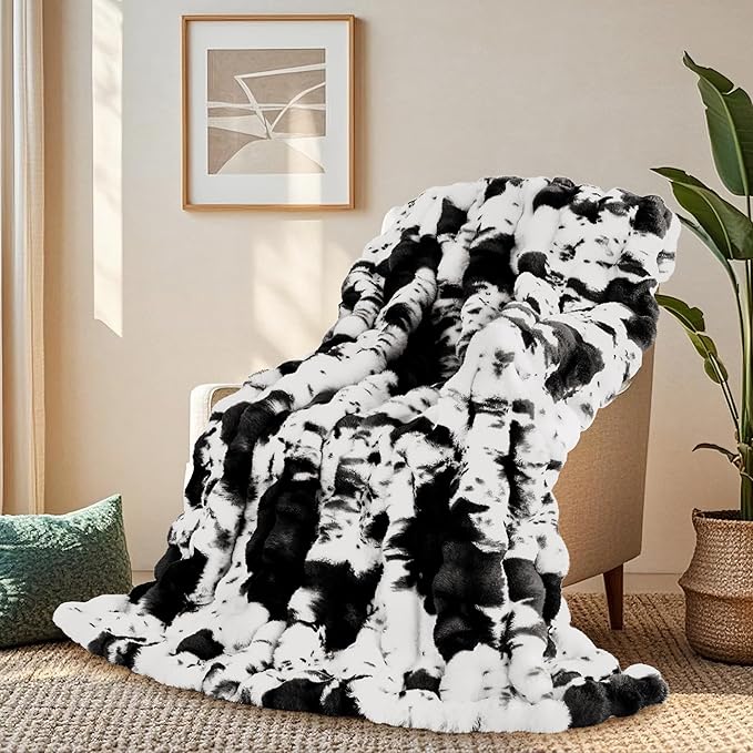 Touchat Cow Print Blanket for Couch, Faux Fur Throw Blanket, Super Heavy Warm Cozy Blankets for Bed Sofa, Bubble Plush Fuzzy Soft Mink Blanket for Living Room Bedroom, Cow Black