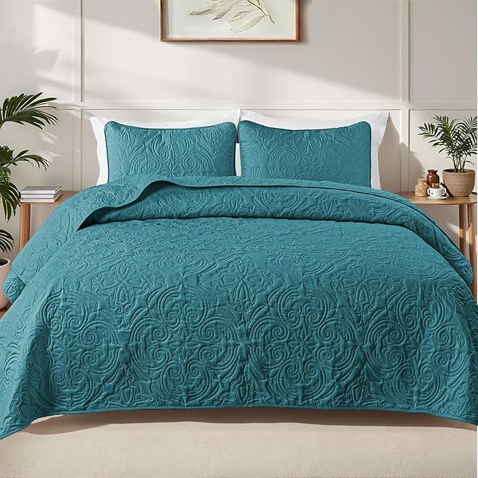 Exclusivo Mezcla Quilt Set Oversized King Size with 2 Pillow Shams, Lightweight Dusty Teal Quilts with Vintage Damask Pattern, Soft Cal King Bedspreads Coverlets Bedding Set for All Seasons