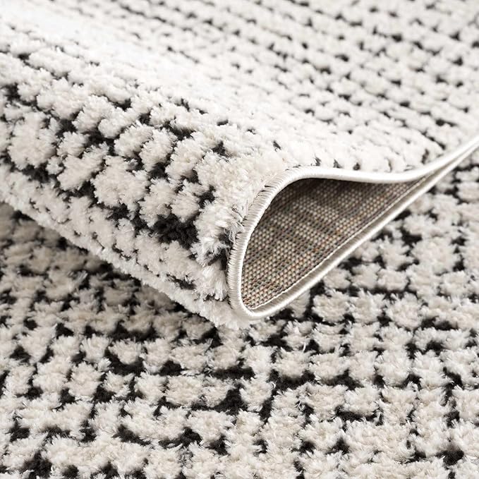 BoutiqueRugs Keita Black & White Mosaic Area Rug - Rose Cream - 2' x 2'11"