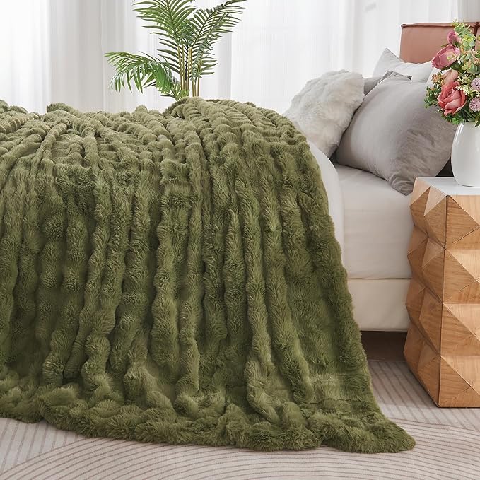 Lotus Karen Faux Fur Throw Blanket Dark Green - 800 GSM Bubble Rabbit Fluff Blanket for Couch Bed Sofa,Softest Fluffy Fuzzy Cozy Blanket,Thick Furry Plush Shaggy Warm Blankets for Women,90x90 Inches