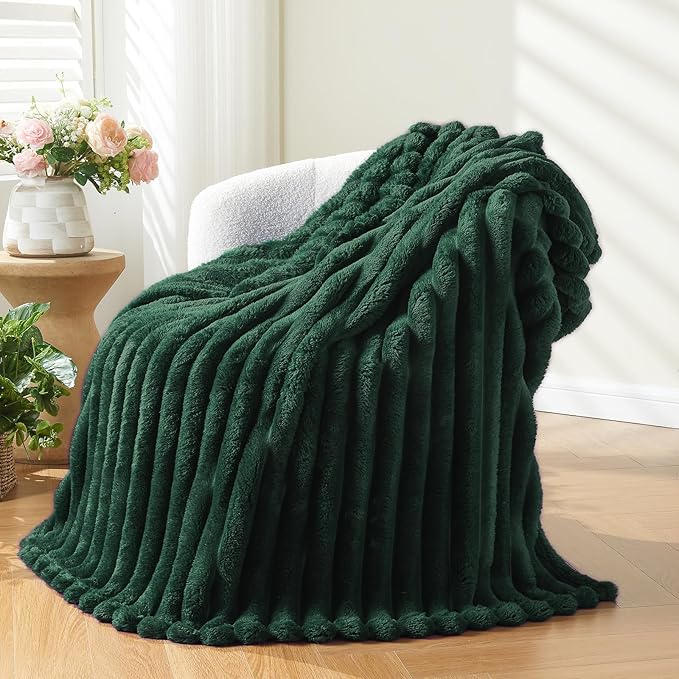 NEWCOSPLAY Super Soft Twin Blanket Dark Green Premium Silky Flannel Fleece 3D Ribbed Jacquard Lightweight Bed Blanket All Season Use (Dark Green Ribbed, Twin(60"x80"))