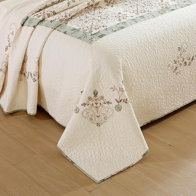 vctops 3 Piece Farmhouse Patchwork Quilt Set Oversized Queen, Elegant Floral Embroidered Cotton Quilted Bedspread Coverlet Lightweight Reversible Bedding Cover with 2 Pillow Sham (98x106 in)