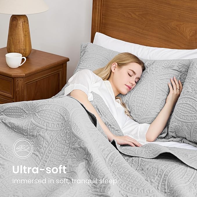 Love's cabin Quilts for Full Bed Light Grey Bedspreads Bedding Set - Lightweight Bedspread Comforter - Coin Pattern Bedding Coverlet for All Season - 3 Pieces (1 Quilt, 2 Pillow Shams)