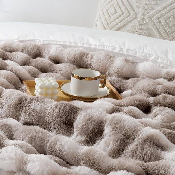 Touchat Luxury 1000GSM Rabbit Faux Fur Blanket, Super Heavy Warm Cozy Brown Blankets for Couch Bed Sofa, Ruched Plush Fuzzy Elegant Soft Reversible Mink Blanket Living Room Bedroom, 90" x 90"