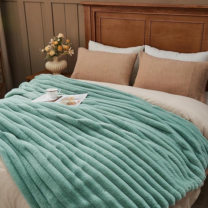 NEWCOSPLAY Faux Fur Twin Blanket New Sage Green 3D Ribbed Plush Thick Warm Blanket for Couch Sofa Bed 850GSM (New Sage Green Ribbed, Twin(60"x80"))