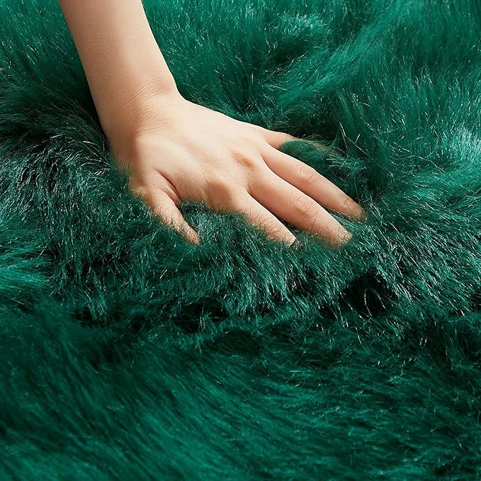 AMTOVO Faux Fur Rug, Dark Green Small Area Rug, Fluffy Sheepskin Rug, Fuzzy Ultra Soft 2 x 3 ft Shag Rugs for Bedroom Sofa Throw Cushion Room Decor, Sheepskin