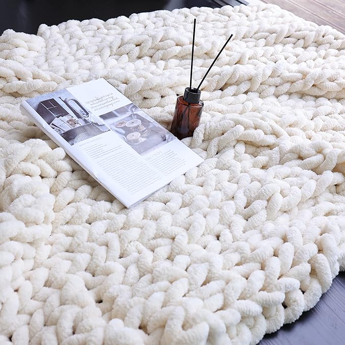 Maetoow Chenille Chunky Knit Blanket Throw （40×50 Inch）, Handmade Warm & Cozy Blanket Couch, Bed, Home Decor, Soft Breathable Fleece Banket, Christmas Thick and Giant Yarn Throws, Cream
