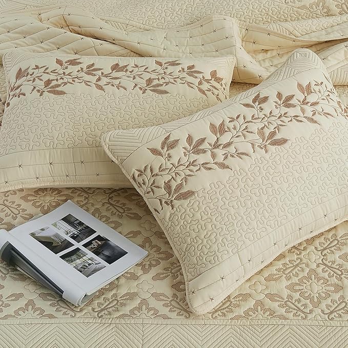 EVENHUG Floral Embroidered Quilt Set King Size 3 Piece Bedding Set Reversible Farmhouse Bedspread Coverlet with 2 Pillow Shams Lightweight Soft Bed Cover for All Season(106"X 96",Beige)