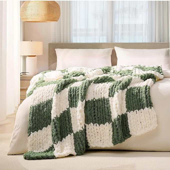 L'AGRATY Chunky Knit Blanket Throw: 50''x60'' Chenille Chunky Knitted Throw Blankets for Bed Couch - Handmade Thick Cable Knit Blanket - Large Crochet Rope Blankets for Home Decor(Green Checkered)