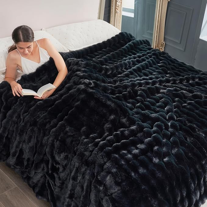 Cozy Bliss Faux Fur Throw Blanket for Couch, Fuzzy Soft Plush Thick Bubble Blanket for Sofa Bedroom Living Room, 90 * 90 Inches Black