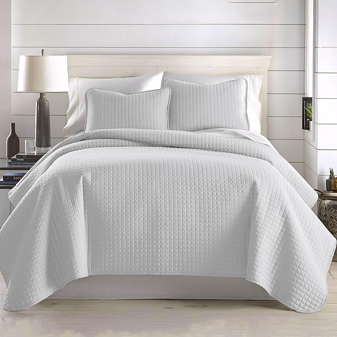 Southshore Fine Living, Inc. Queen Quilt Set, Full Size Bedspread with 2 Matching Pillow Shams, Soft Microfiber Lightweight Quilts, Queen Size Coverlet, Easy Care Machine Washable, Light Grey