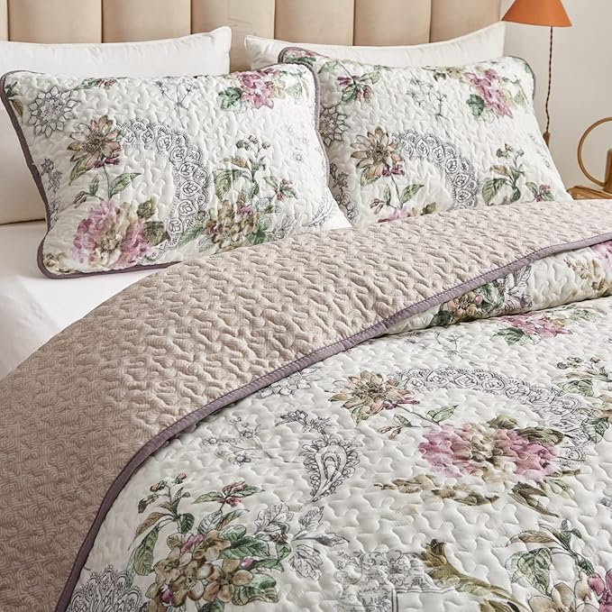 Flysheep 3 Pieces Quilt Set California King Size, Beige Floral Reversible Bedspread Coverlet Set, Soft Microfiber Lightweight Bed Cover for All Season (102" x 114", 1 Quilt+ 2 Pillow Shams)