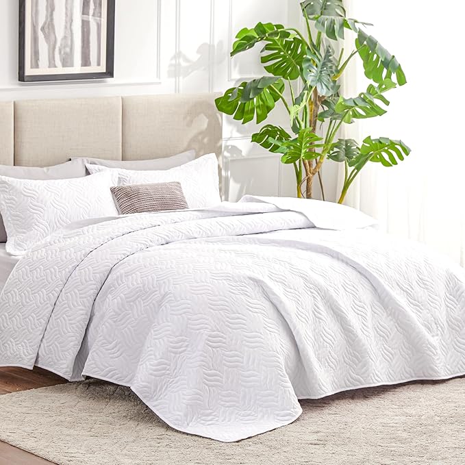 Love's cabin California King Size Quilt Bedding Set White Bedspread - Cal King Summer Lightweight Bedspread Comforter - Wave Pattern Coverlet for All Season - 3 Pieces (1 Quilt, 2 Pillow Shams)
