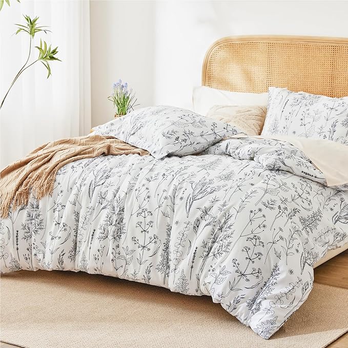 Love's cabin White Full Size Comforter Set - Comforter Set Full, 3 Pieces Cute Floral Bedding Sets for All Seasons,1 Soft Reversible Botanical Flowers Comforter and 2 Pillow Shams