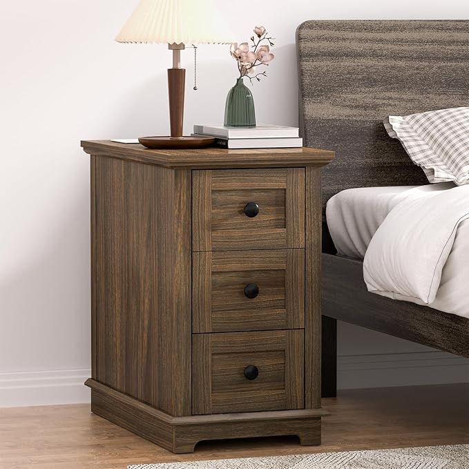 HIFYOBRO End Table with Flip Top Charging Station, Narrow Side Table with 3 Drawers, Wooden Nightstand, End Table with Storage for Living Room & Bedroom