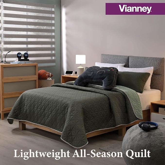 Vianney King Size Comforter Novo Olive Reversible Lightweight Blanket 110x93 Inches Soft Cozy Bedding with Triangular Quilt Pattern for All Seasons
